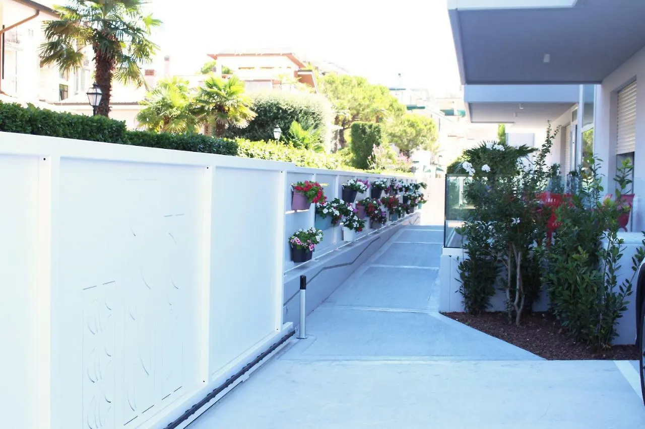 דירה לידו די ג'סולו Dainese Apartments, Casa Miriam